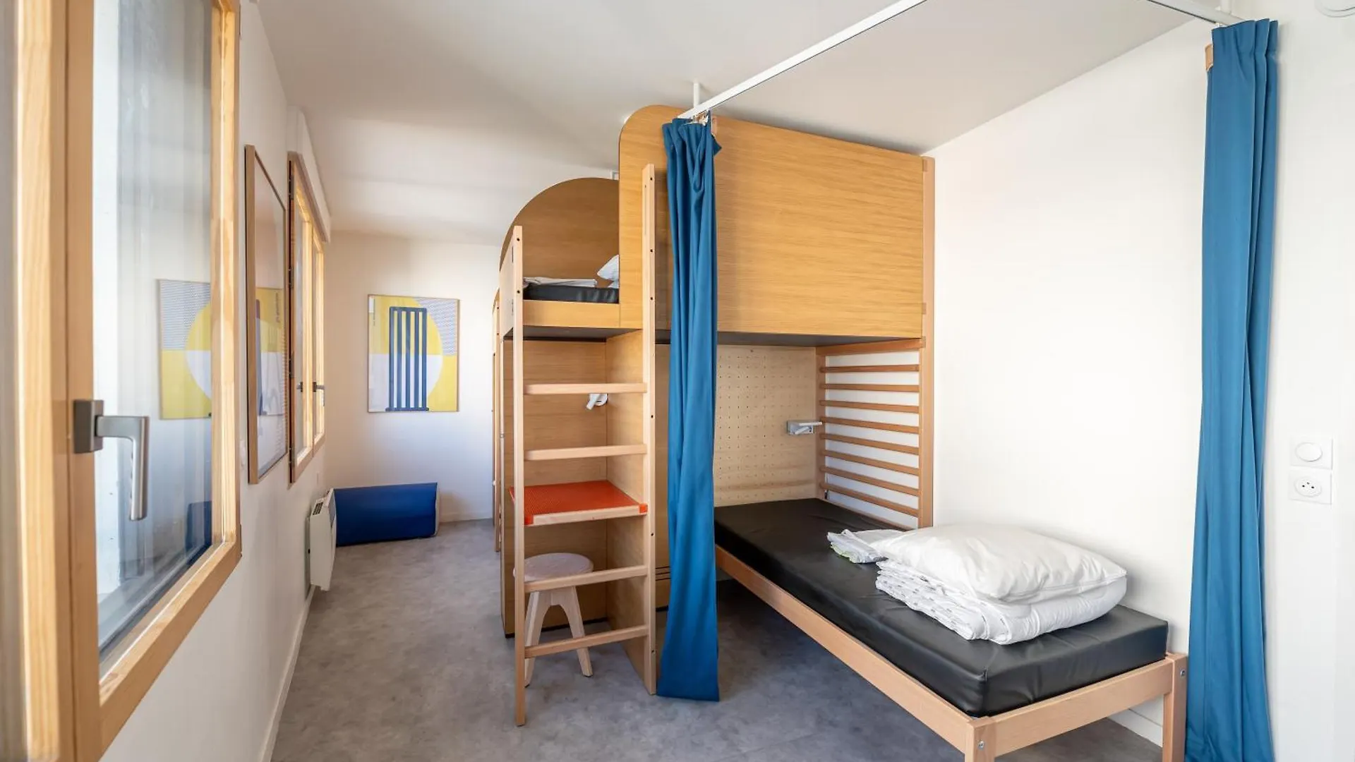 Hostel Ucpa Sport Station *